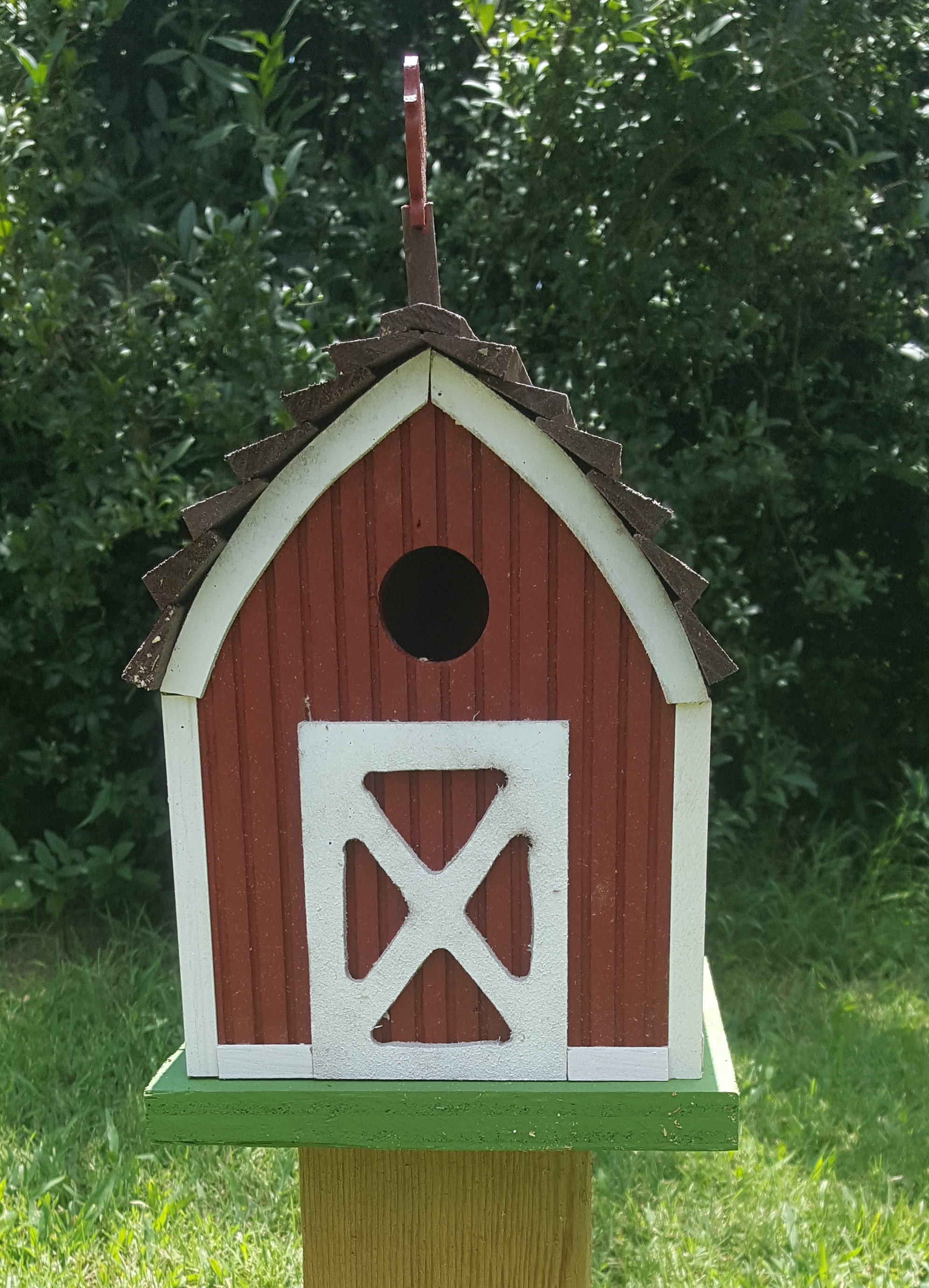 Small Barn Birdhouse