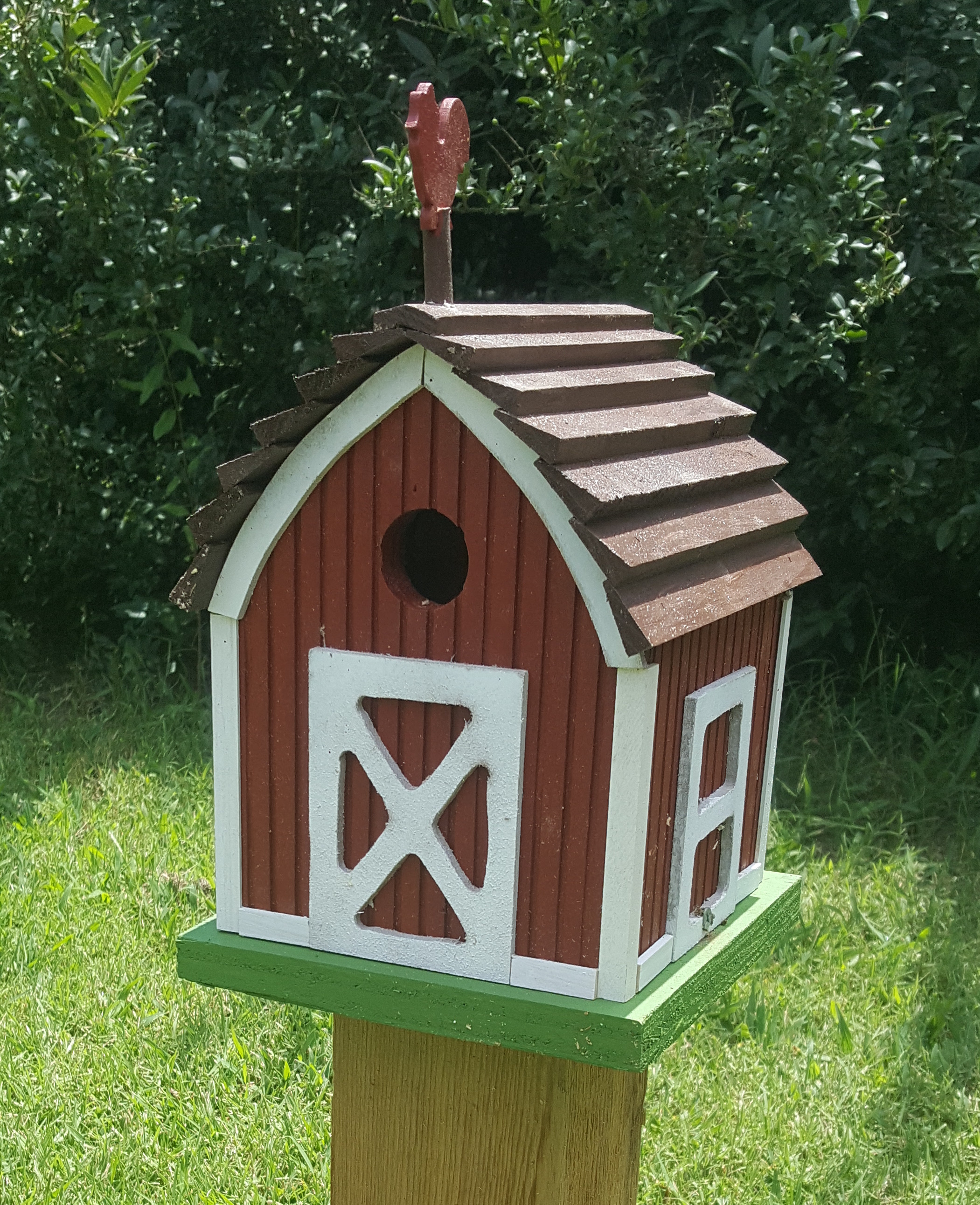 Small Barn Birdhouse